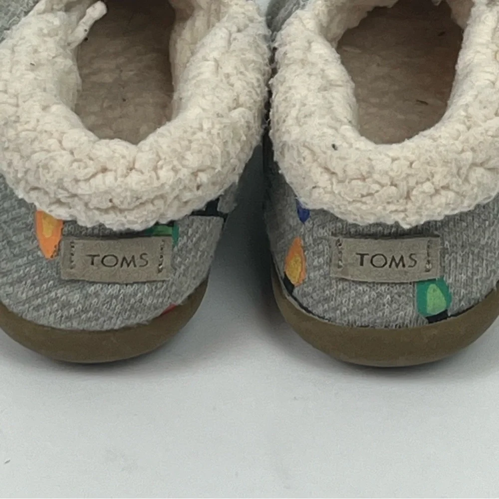 Tom’s Christmas lights print faux shearling lined hard bottom slipper shoes, 6.